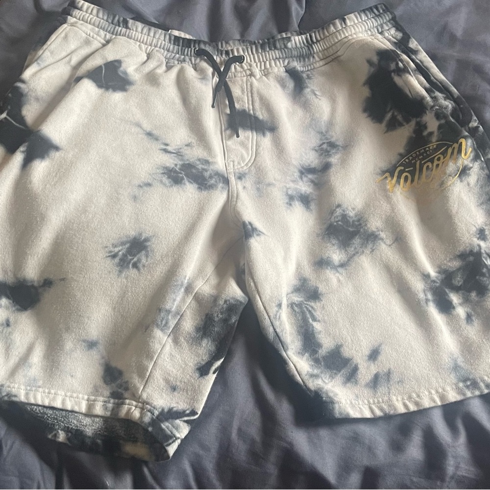 VOLCOM Men’s cotton tie dyed shorts